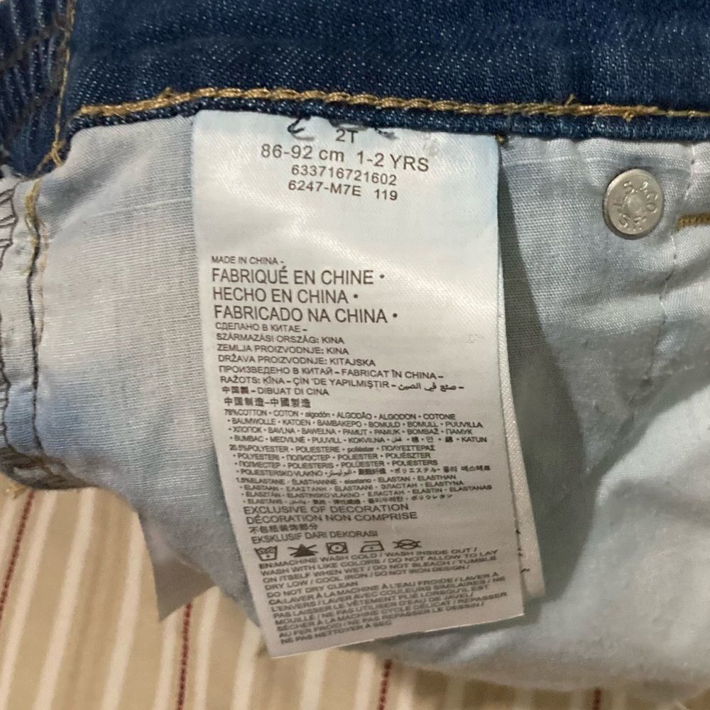 Levi’s Slim Fit Short - Picture 4 of 4